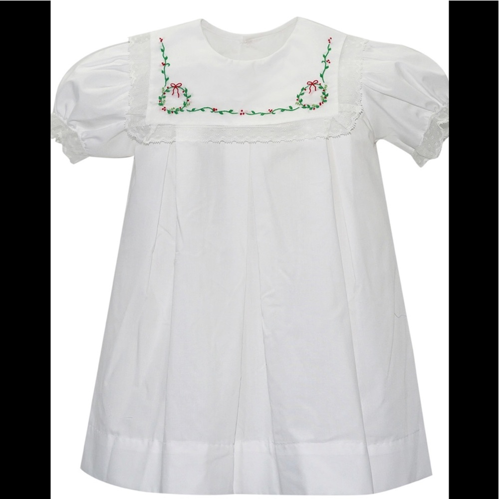 🎄🎄NWT🎄🎄 Lullaby Set dress with wreath embroidery 24 mos